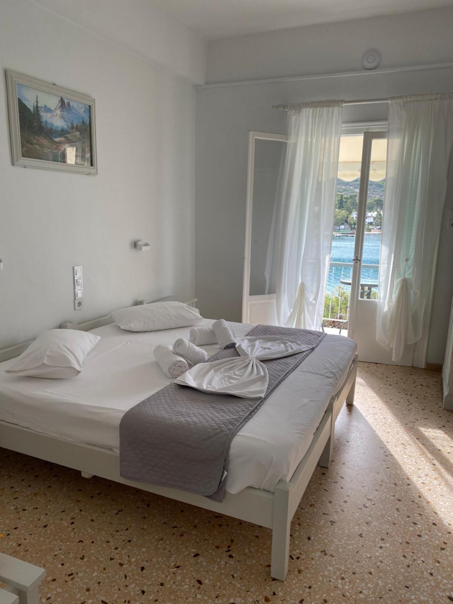 Studios Argyris Poros Town Exterior photo